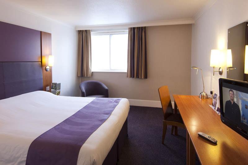 Premier Inn Haydock Park/M6 J23 วอร์ริงตัน ภายนอก รูปภาพ