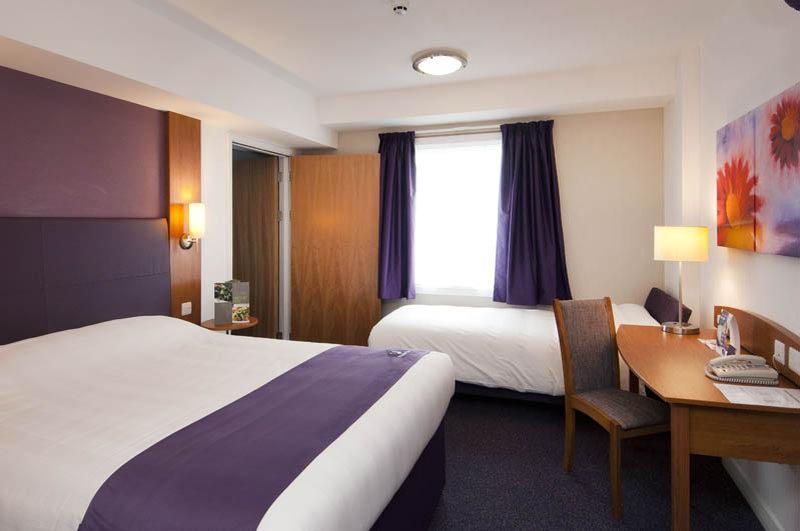 Premier Inn Haydock Park/M6 J23 วอร์ริงตัน ภายนอก รูปภาพ