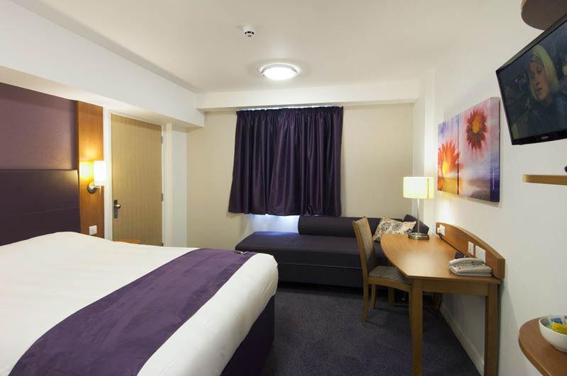 Premier Inn Haydock Park/M6 J23 วอร์ริงตัน ภายนอก รูปภาพ